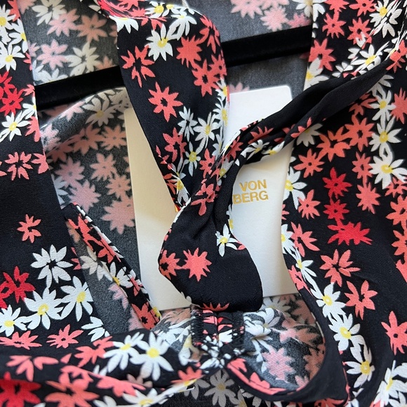 Zoie Floral Sheer Knot-Front Black Crop Top Size 0 - Picture 7 of 12